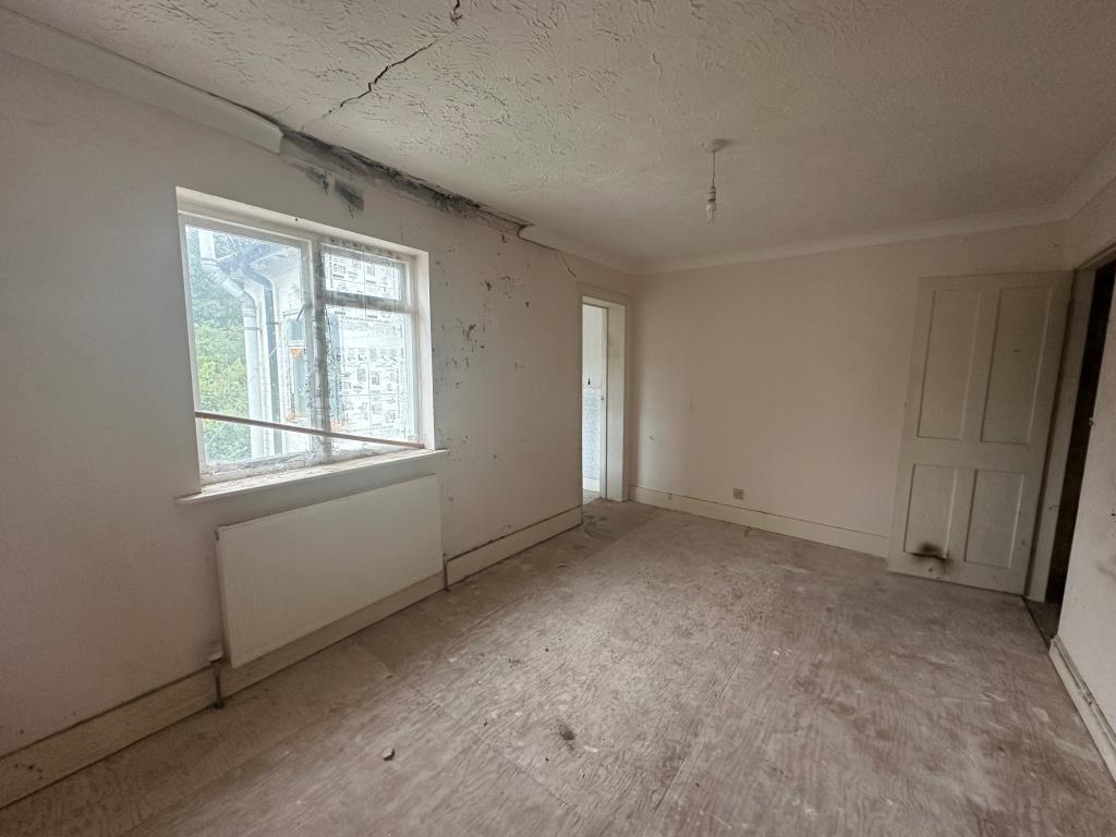 Lot: 125 - TERRACE HOUSE FOR IMPROVEMENT - Bedroom to rear